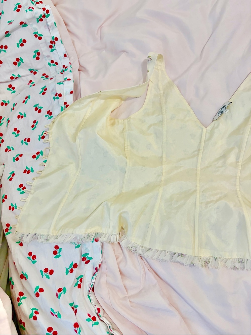 Mirror Palais Cream Floral Lace-Up Camisole - Picture 3 of 5